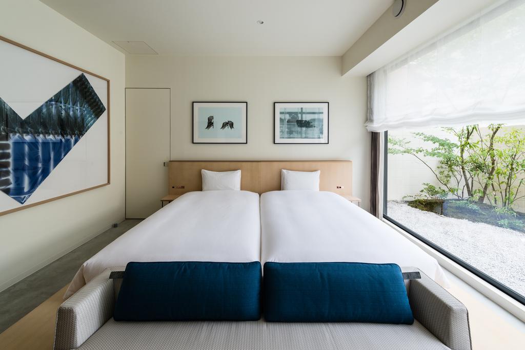 Hotel Anteroom